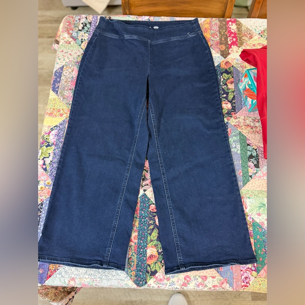 Old Navy High-Waisted Weekender Pull-On Crop Wide-Leg Jeans